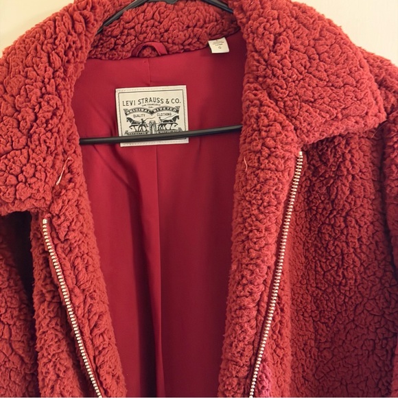 Levi’s Red Teddy Coat Faux Fur Zip Jacket Women’s Large NWT - Picture 3 of 9